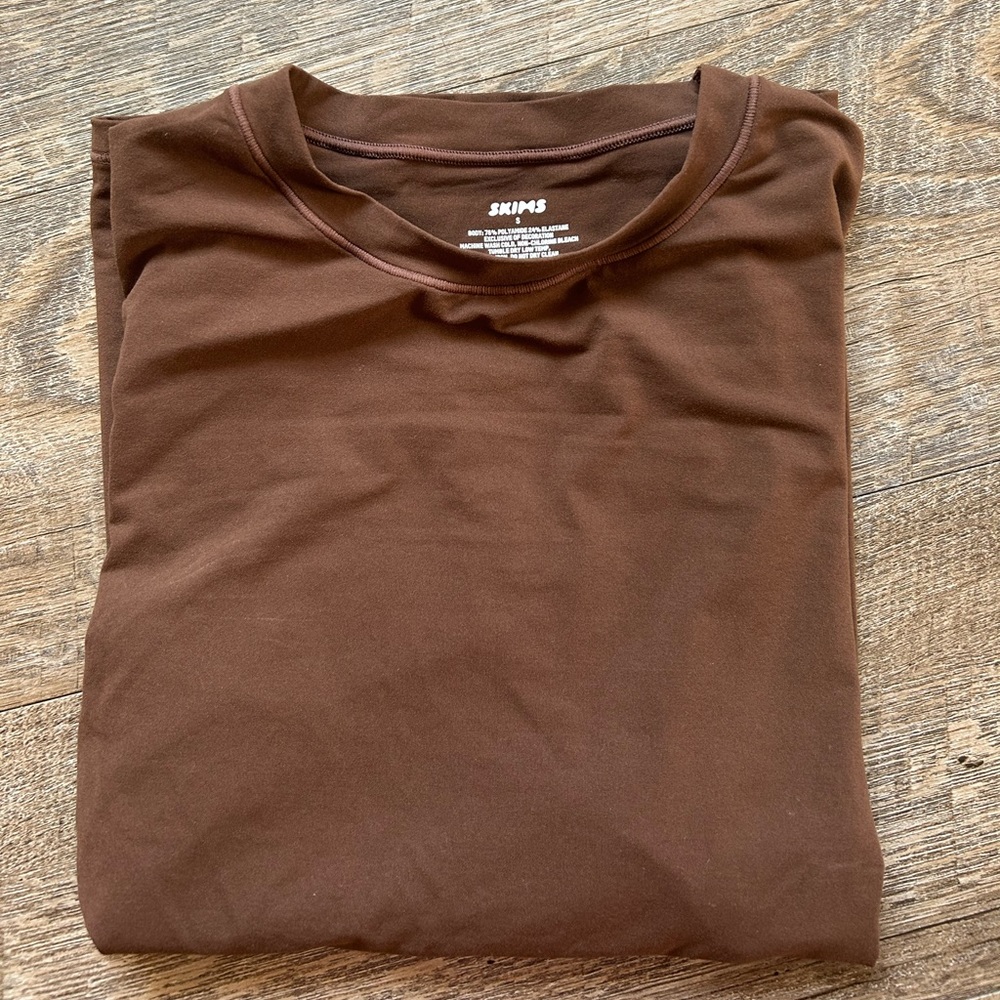 NWOT Skims fits everybody long sleeve